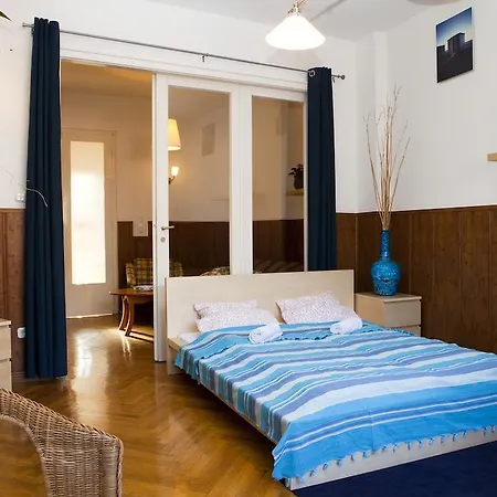 Апартаменты Fakes Apartman