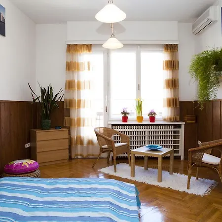 Апартаменты Fakes Apartman *