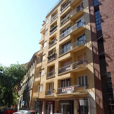 Апартаменты Fakes Apartman